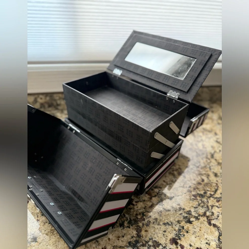 Caboodle Train Case - Picture 2 of 6